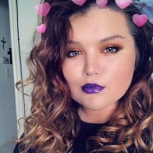 Meet your Posher, Caitlin